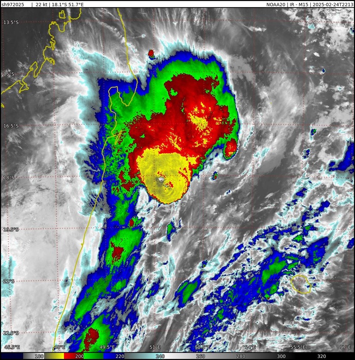 Extremely busy Southern Hemisphere// 19P(RAE) and 20S(BIANCA) CAT 2 US//2421utc  Extremely busy Southern Hemisphere// 19P(RAE) and 20S(BIANCA) CAT 2 US//2421utc