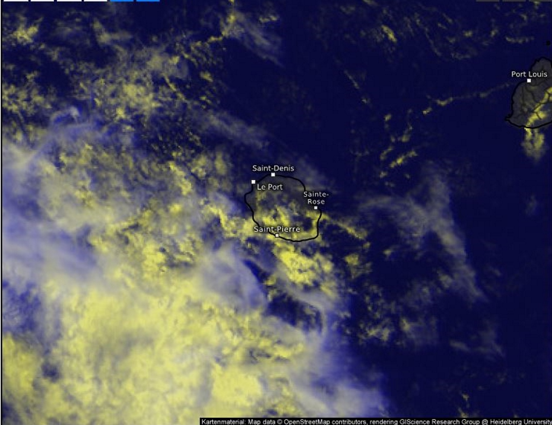 Cliquez sur l'image.Zoom sur la Réunion à 14h15. Les nuages sont en majorité au large actuellement.