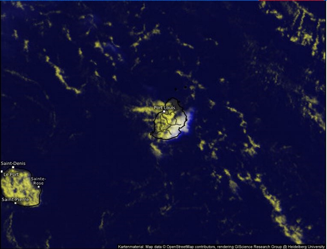 13h15.Les dernières images sat montrent des développements convectifs actifs sur le sud est de Maurice.