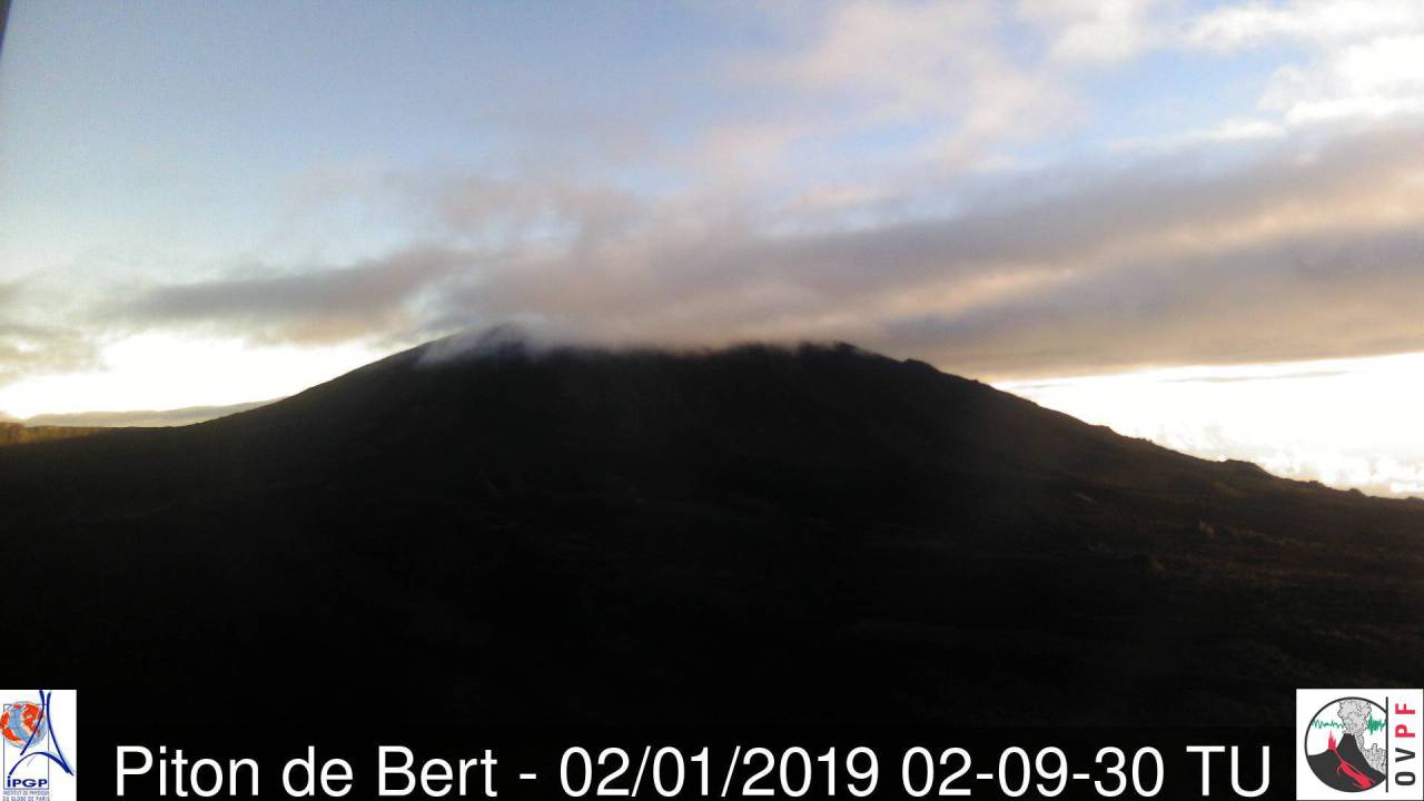 Le volcan ce matin à 05h30.  Source: Météo Réunion.