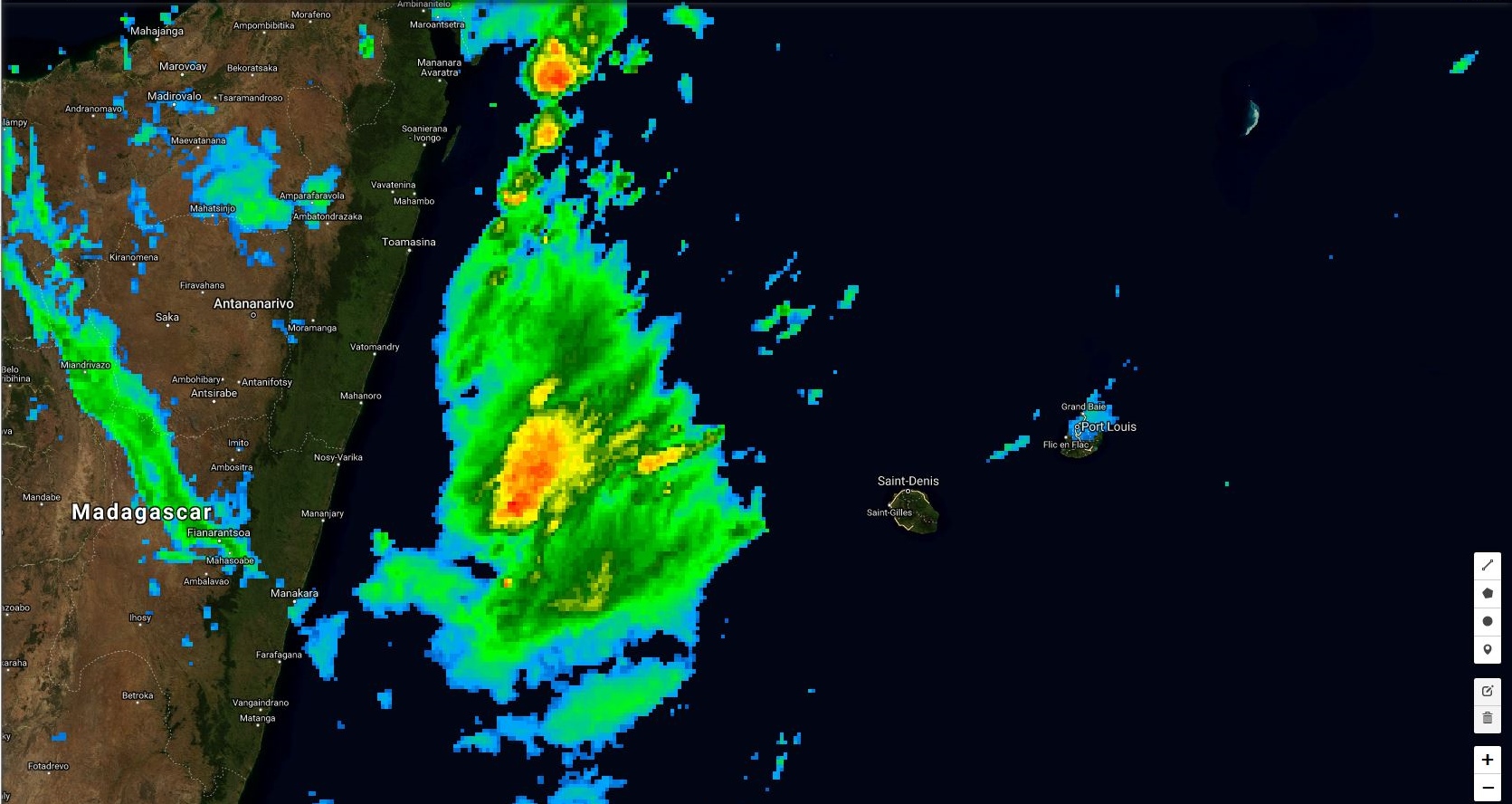 07h: une large zone pluvio-orageuse se situe entre Mada et la Réunion.