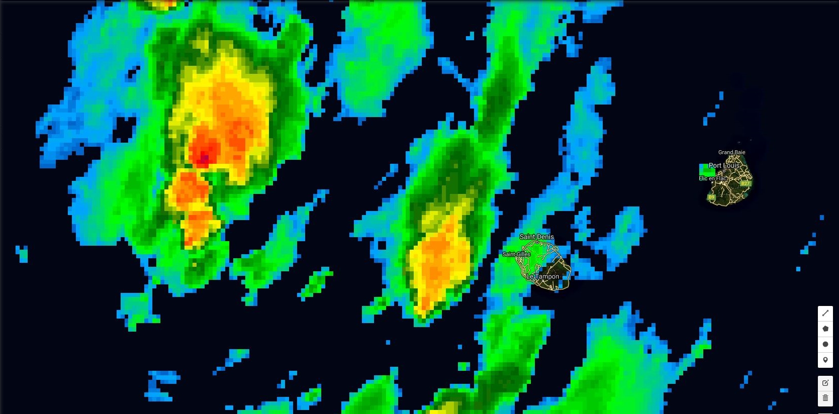 06h: accalmie sur la Réunion. On surveille toutefois des foyers actifs en mer(jaune et rouge).