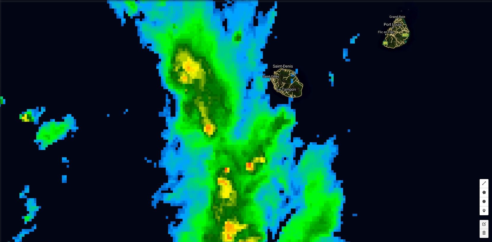 18h: les nuages actifs circulent en mer à moins de 80km à l'ouest de la Réunion. En bordure de cette zone d'activité les vents de nord est devraient diriger des entrées maritimes sur l'est et le nord de la Réunion la nuit prochaine.