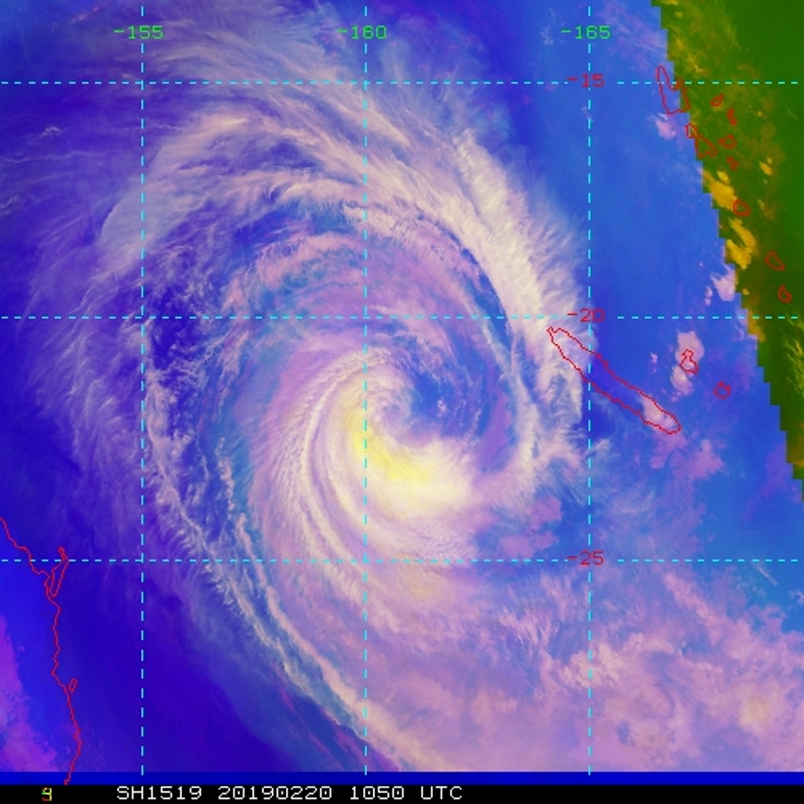 15UTC: cyclone OMA(15P): slow-moving and slowly weakening, changed forecast track after 48hours