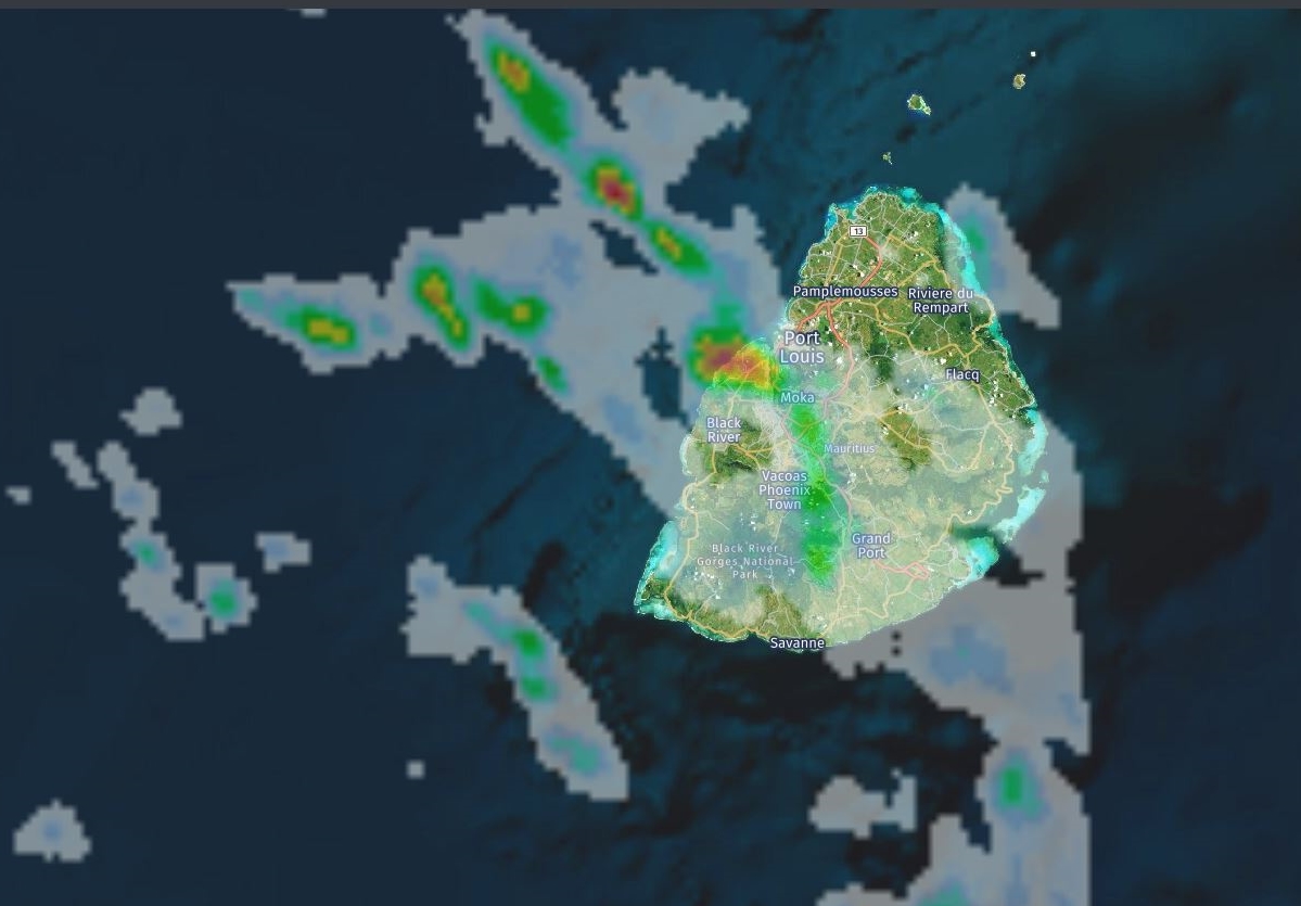 Image radar(Météo France) à 03h59. De fortes averses touchent la région de Port Louis. Crédit image: https://www.meteoi.re/