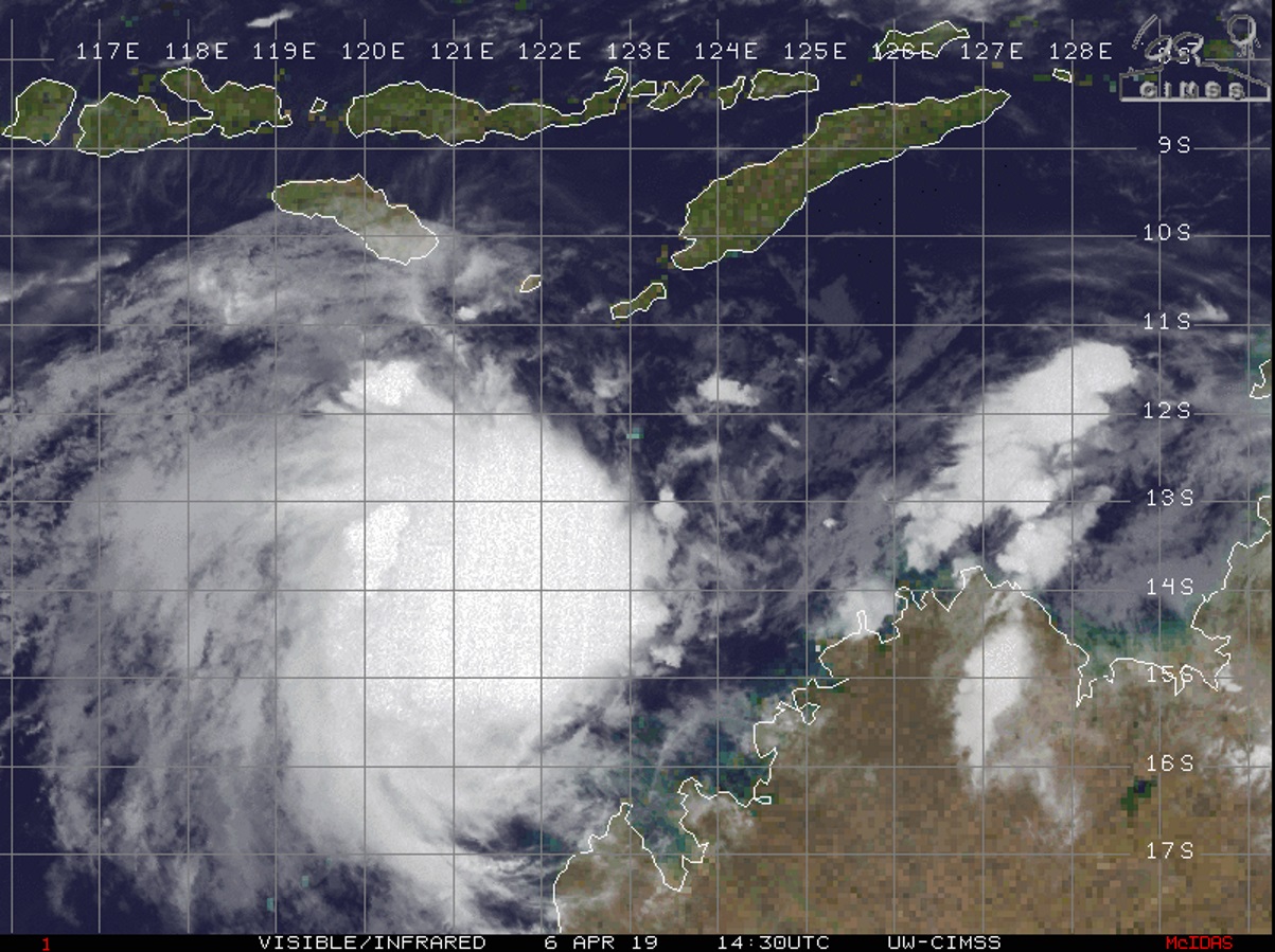 15UTC: TC WALLACE(23S): conditions become more conducive for intensification next 48hours