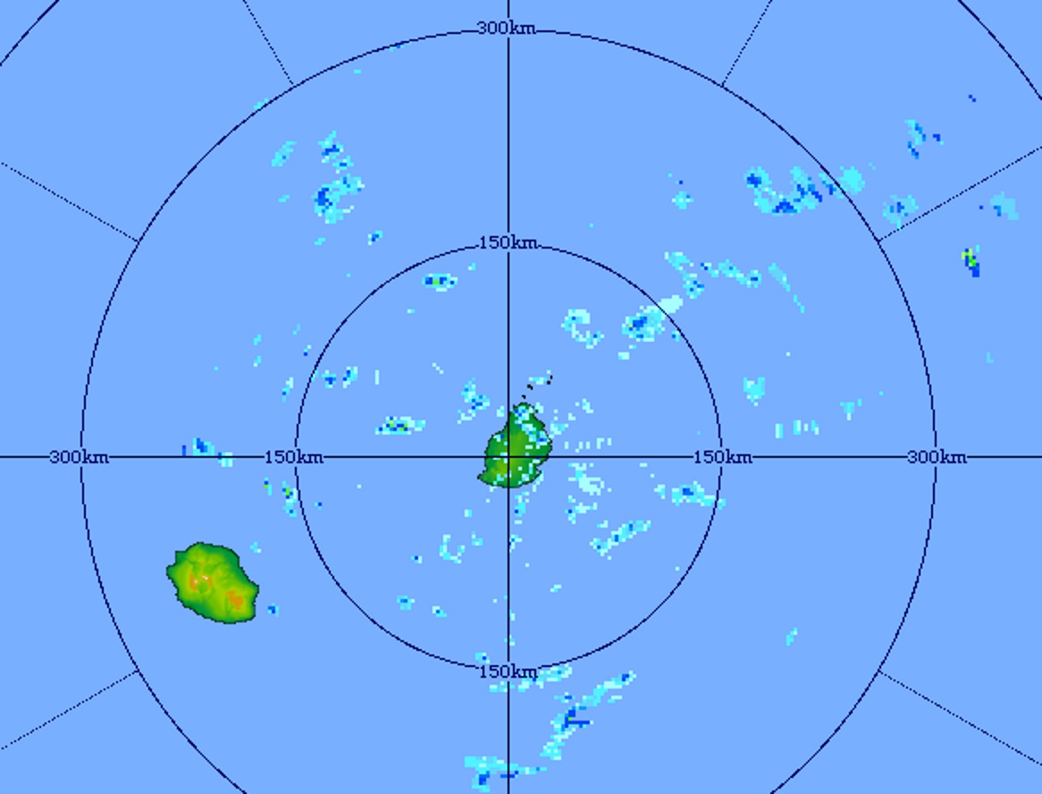 21h51: image du radar de Trou Aux Cerfs centrée sur les Iles Soeurs. Les échos des précipitations(faibles à modérés) sont de plus en nombreux sur la zone.