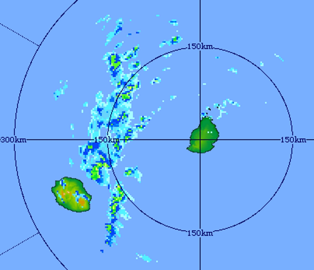 13h11: image du radar de Trou Aux Cerfs. Ligne orageuse au nord-est de la Réunion. Risque orageux sur l'île également cet après midi. Crédit image MMS.