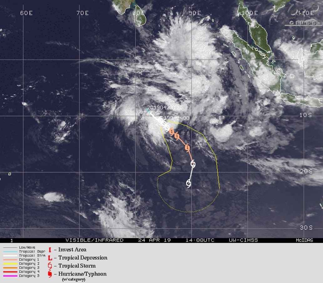 15UTC: TC LORNA(25S) forecast to intensify to category 1 US in 36hours with some interaction with developing 92S possible in 72h