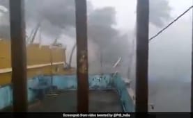 CAPTURED IMAGE OF A VIDEO BROADCAST ON NDTV AND SHARED HERE: https://www.meteo974.re/Le-Super-Cyclone-FANI-01B-vents-tres-violents-filmes-a-PURI-VIDEO-SUR-PLACE_a788.html