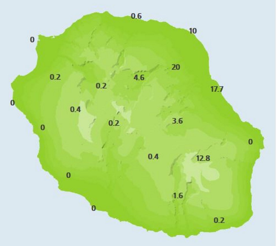 A midi: cumuls de pluie en 24heures dans les stations de Météo France. On note 17.7mm à Saint Benoît par exemple. Les stations de la moitié ouest affichent néant.