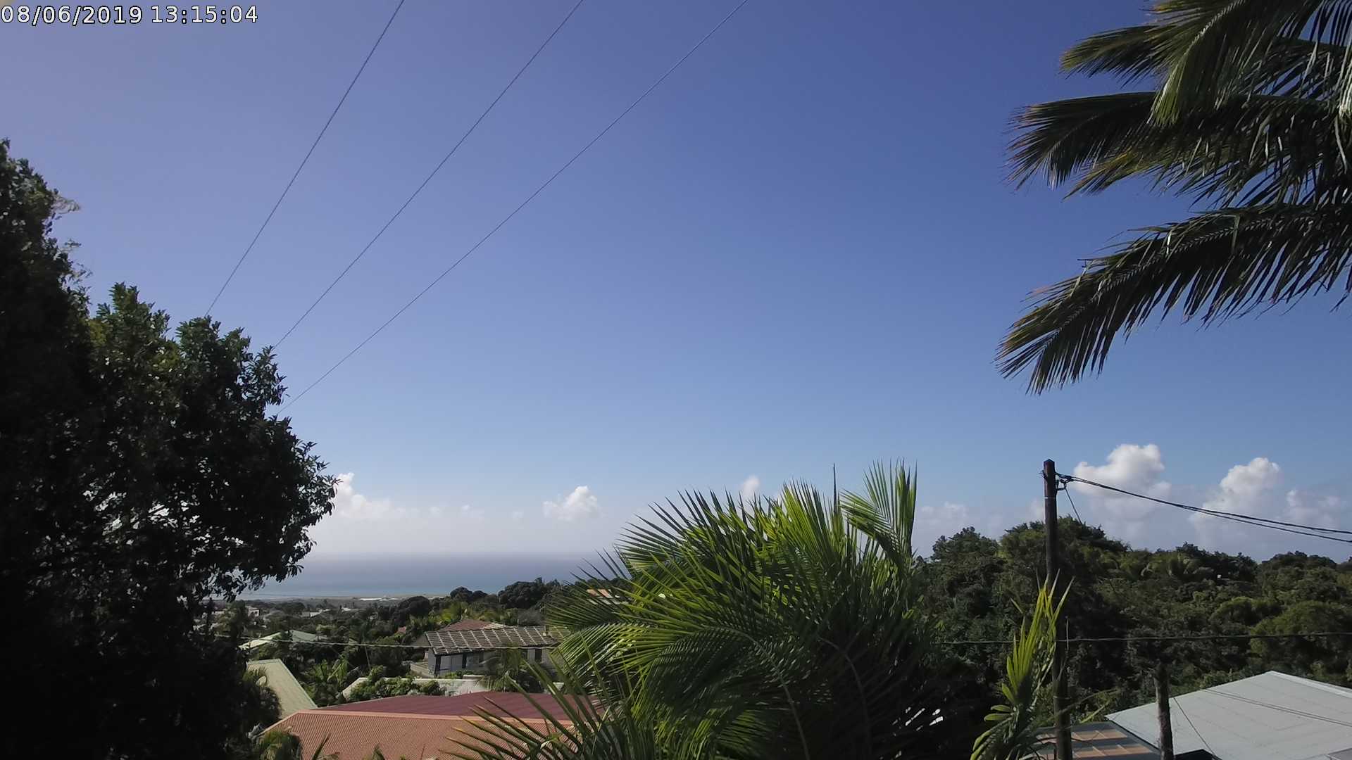 13h15: le beau ciel du nord de l'île. CYCLOTROPIC