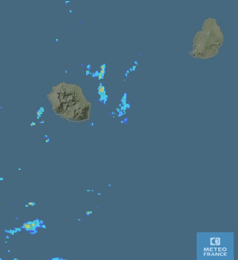 6h46: image radar: quelques averses trainent encore au large des côtes est. METEO FRANCE