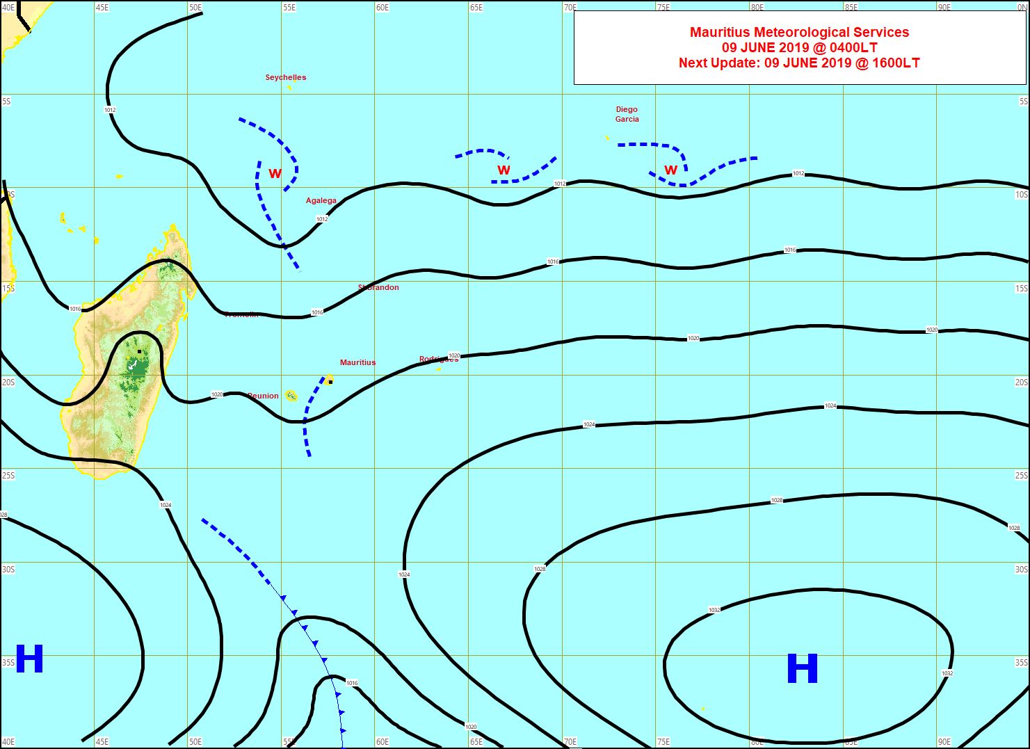 Analyse de surface ce matin. Répit dominical au niveau des vents pour les Iles Soeurs. Cependant un anticyclone s'approche par le sud-ouest. L'alizé va nettement se renforcer à partir de lundi alors que la haute mer va grossir. MMS