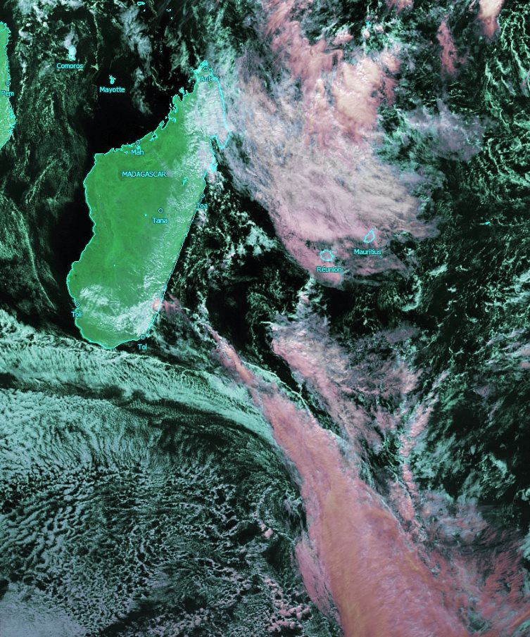 Image satellite de 13heures. La limite nord du système frontal va nous intéresser lundi suivie par de l'air plus frais charrié par l'anticyclone. KOBUS/PH