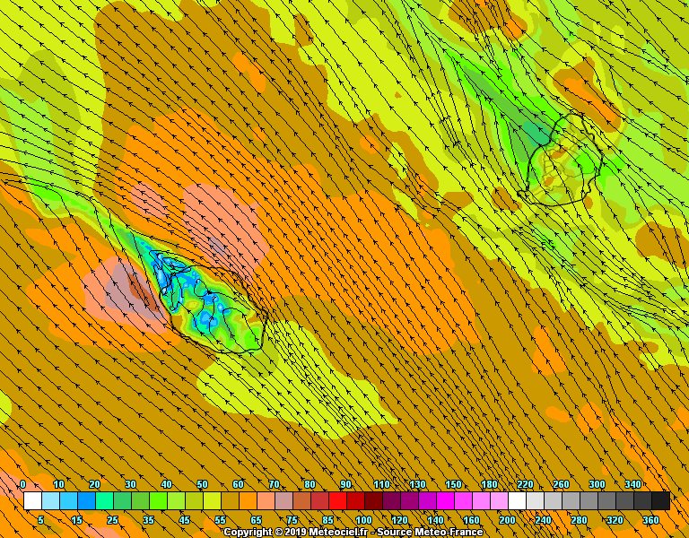 Simulation du modèle Arome cet après midi. Il montre de fortes rafales au large de la REUNION. En interprétant l'analyse on peut ajuster et anticiper les plus fortes rafales entre Pierrefonds et l'Etang Salé , vers la Saline, entre Saint André et Gillot et vers Sainte Rose. METEO FRANCE Simulation du modèle Arome cet après midi. Il montre de fortes rafales au large de la REUNION. En interprétant l'analyse on peut ajuster et anticiper les plus fortes rafales entre Pierrefonds et l'Etang Salé , vers la Saline, entre Saint André et Gillot et vers Sainte Rose. METEO FRANCE