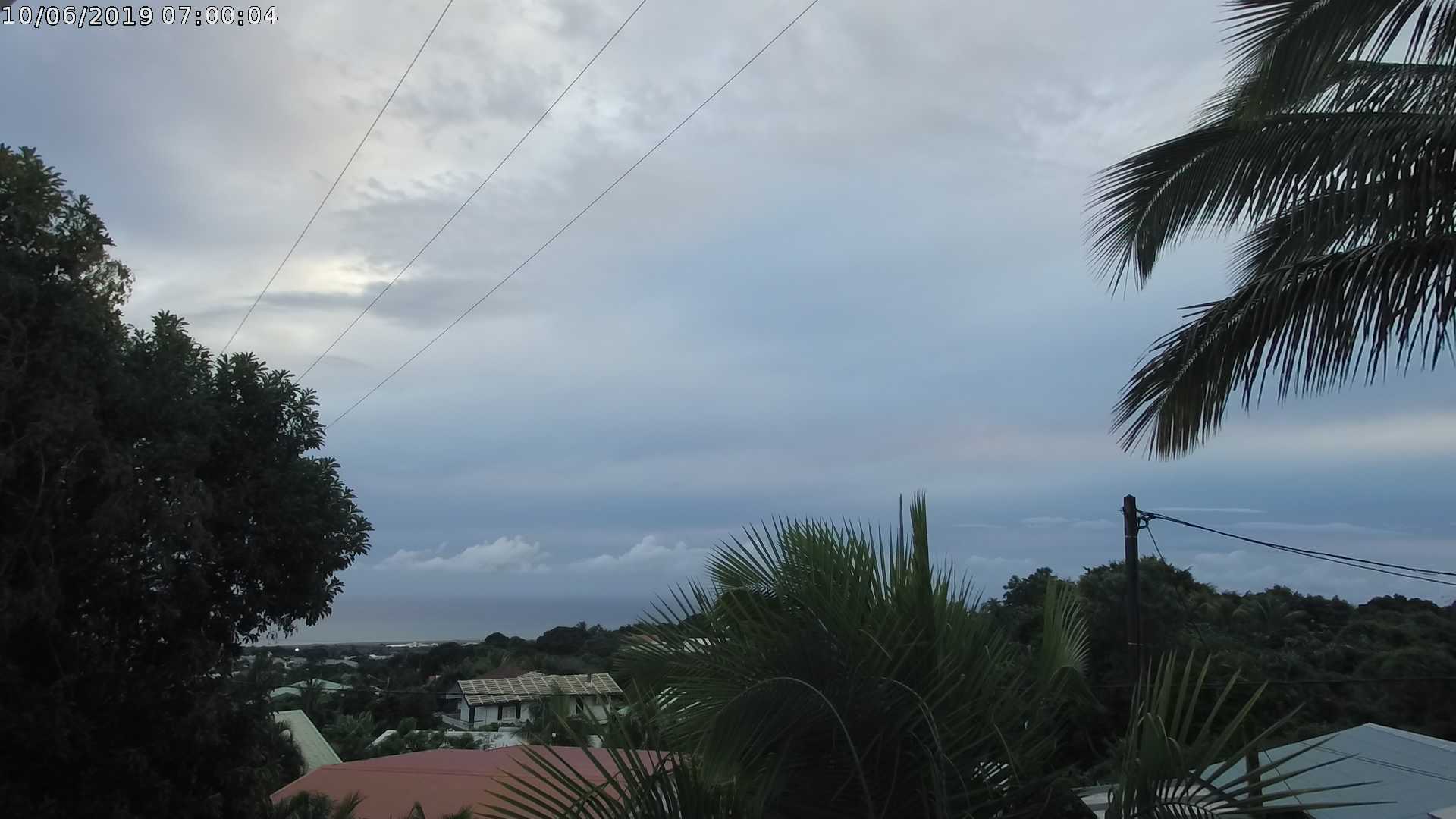 Ciel gris sur le nord de l'île. CYCLOTROPIC