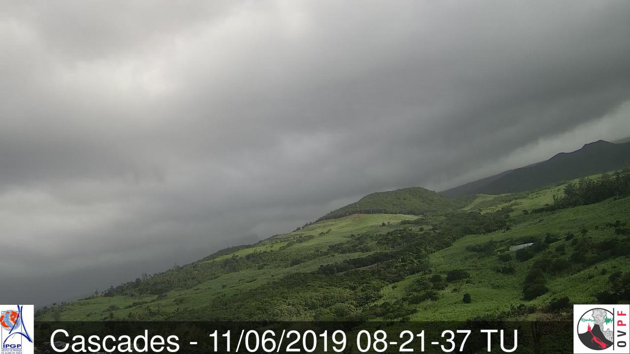 12h21: nuageux et humide sur les pentes est du volcan et entre Saint Philippe et Sainte Rose. METEO REUNION