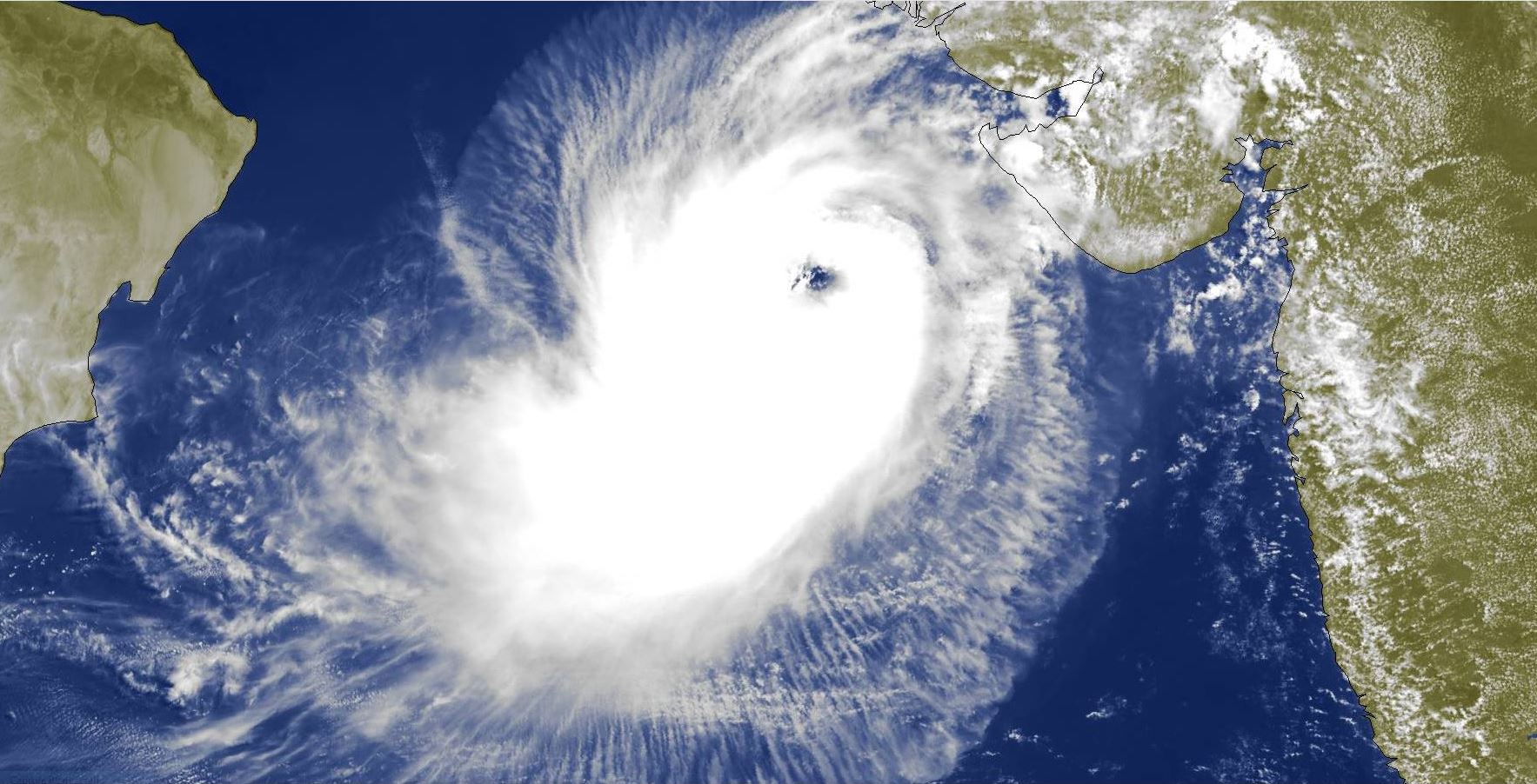 0715UTC: STILL RATHER GOOD-LOOKING ON VISIBLE WITH GOOD EQUATORWARD OUTFLOW