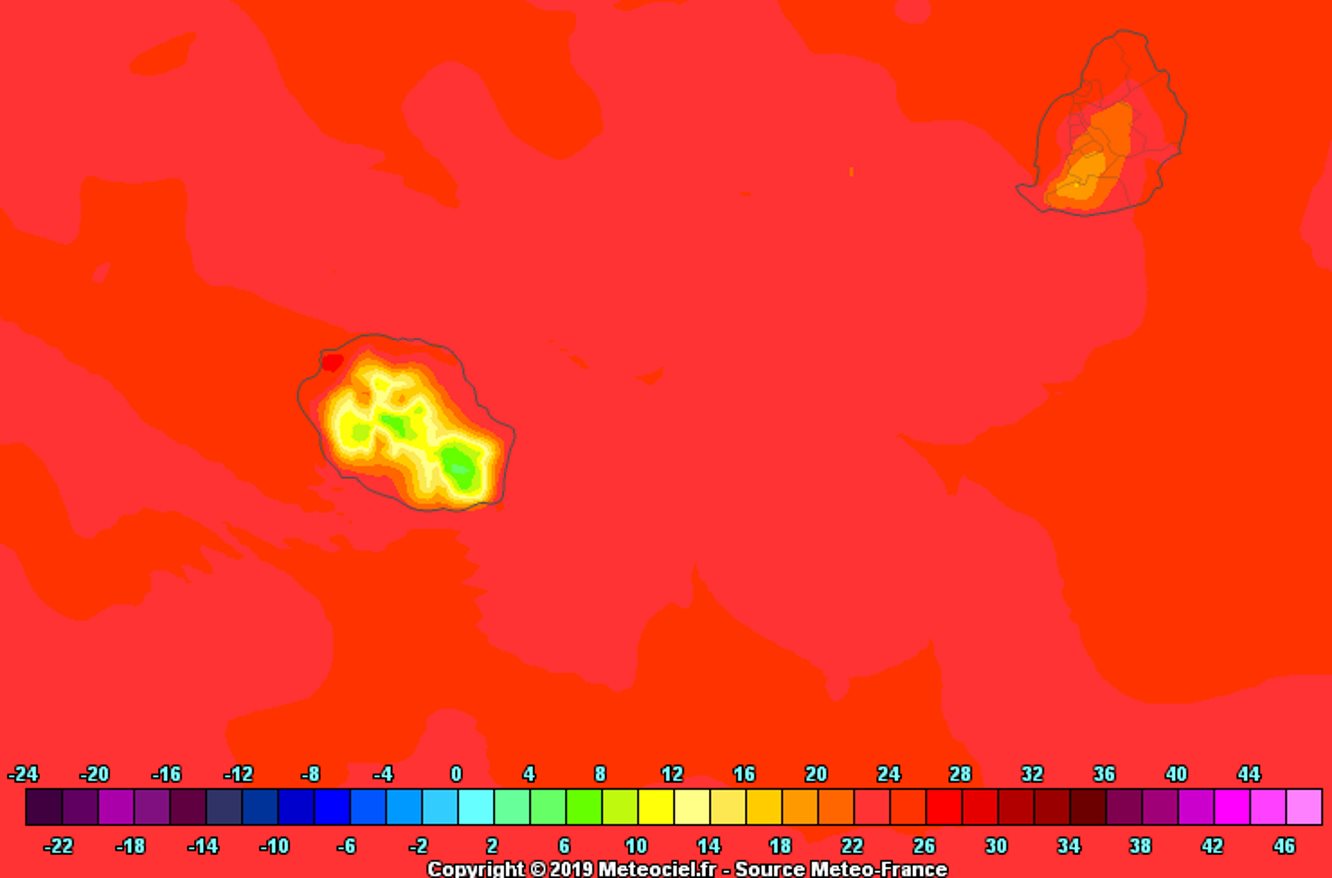 Températures simulées par Arome pour 15heures cet après midi. Les plus chaudes sur le Nord-Ouest et l'Ouest alors que le volcan peine à obtenir 10°. METEO FRANCE