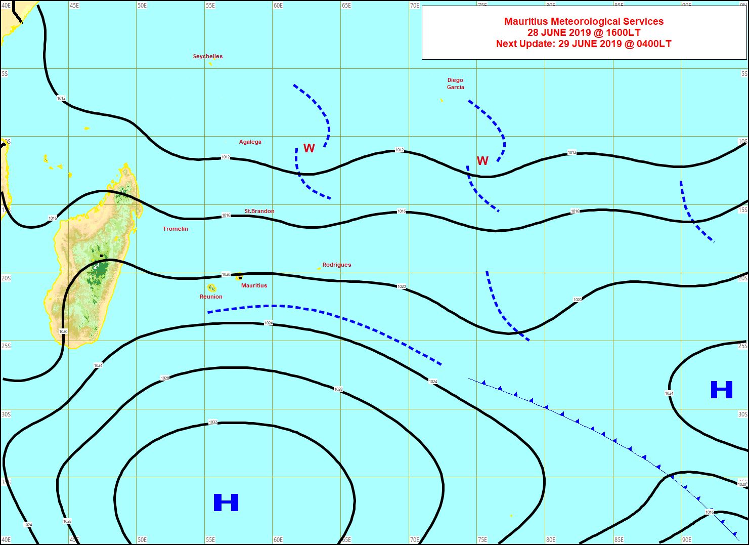 Analyse de surface cet après midi. L'anticyclone est bien positionné au sud des Mascareignes. Les restes d'un système frontal transitent au Sud-Est des Iles Soeurs et avec eux remonte un peu d'humidité passagère. MMS