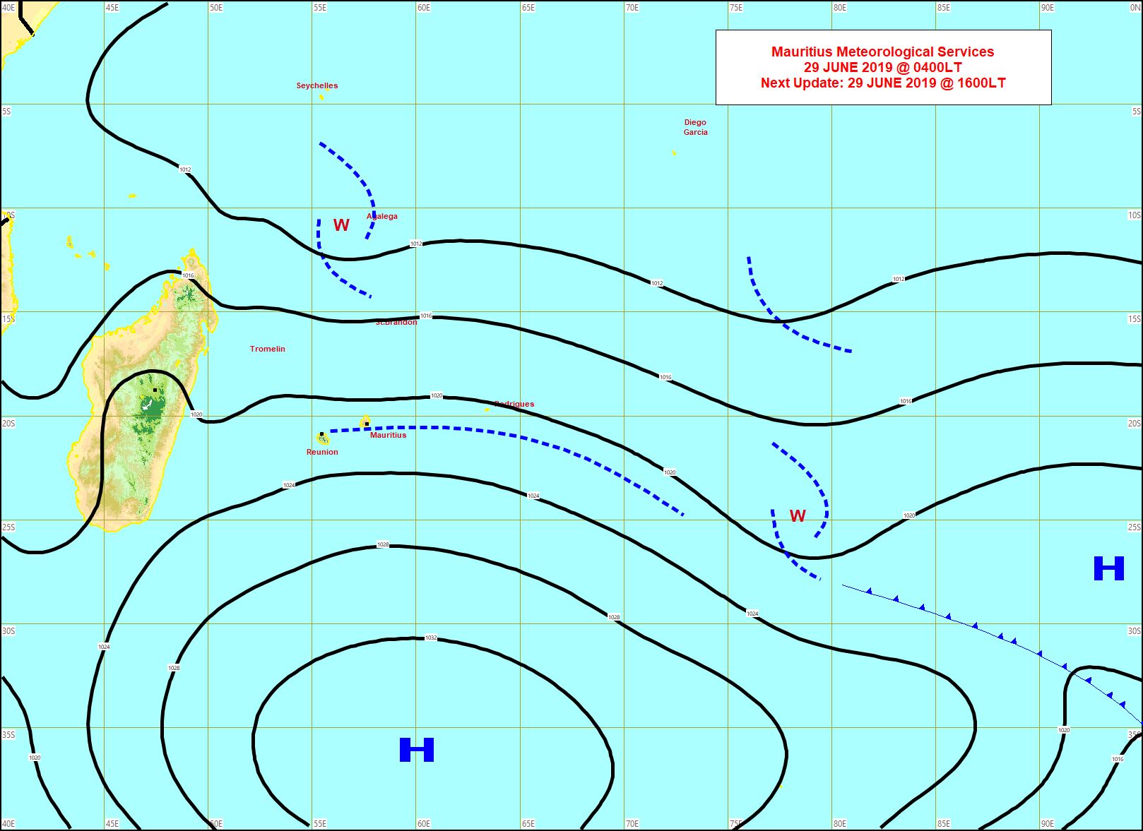 Analyse de surface tôt ce matin. Quelques restes d'un système frontal touchent Maurice. L'anticyclone(H) 1035hpa est encore vaillant et s'affaiblit graduellement. Encore des averses sur Agaléga. MMS