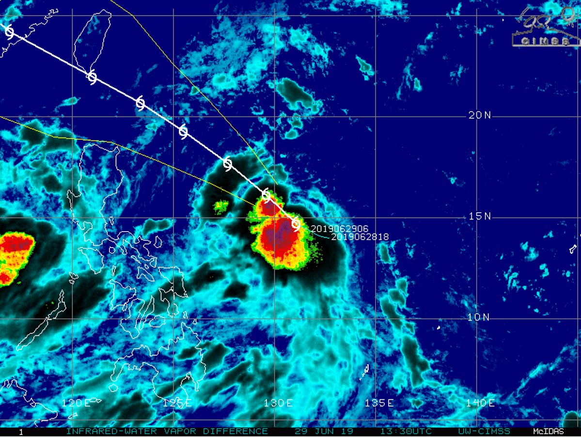 TS 04W is forecast to peak as a 55knots cyclone in 72hours in the vicinity of Kaohsiung/Tawain