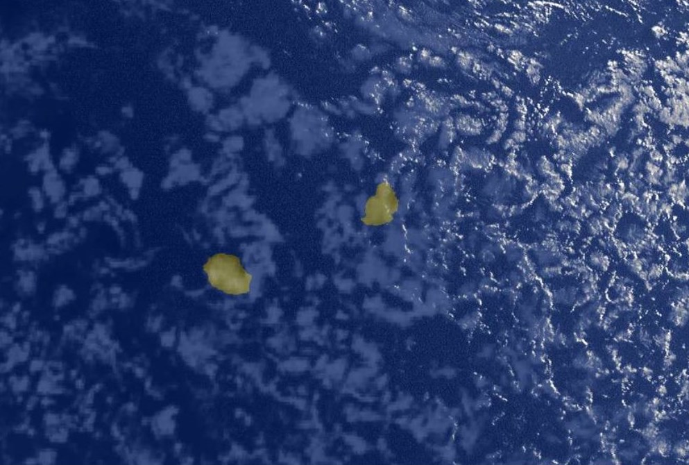 Photo satellite de 7heures: les nuages dans le voisinage de la REUNION sont peu actifs. L'humidité augmente un peu à l'Est de MAURICE.