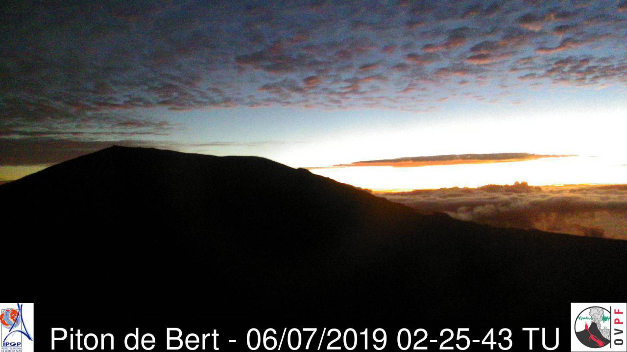 06h25: la journée commence bien quand après le réveil on peut admirer ça. METEO REUNION