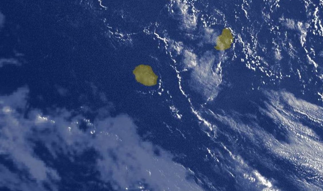 07h15: beau temps ce mardi sur la Réunion. Des nuages remontent lentement par le Sud-Ouest avec du vent de Sud sur les plages pour Mercredi.