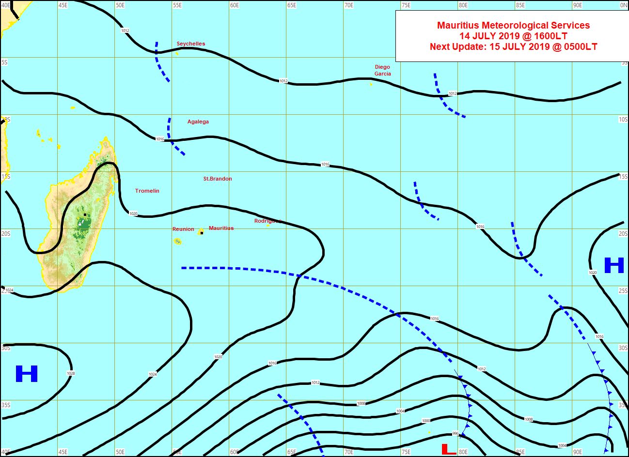 Analyse de la situation de surface cet après midi. La limite d'un système frontal s'approche par le sud des Iles Soeurs suivie par un anticyclone. MMS