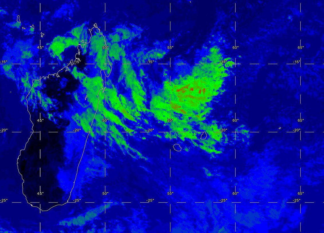 Photo satellite de 11heures. Zone d'instabilité au Nord des Iles Soeurs.