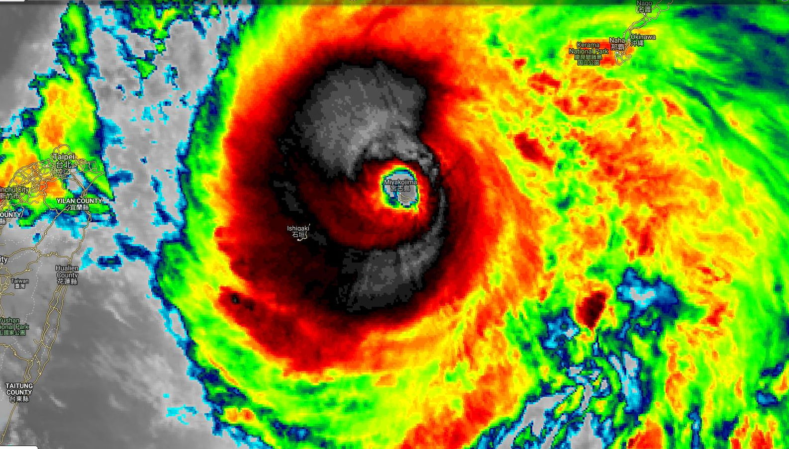 15W: 05/0450UTC. THE EYE OF TYPHOON LINGLING OVER MIYAKOJIMA