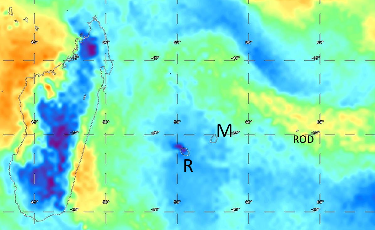 La Réunion se situe toujours dans une zone de temps sec(bleu et bleu foncé). Relativement sec sur Maurice mais avec des averses matinales et sensiblement plus humide sur Rodrigues.