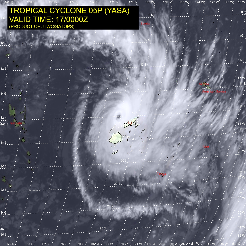 Son pic d'intensité passé 05P YASA demeure un cyclone potentiellement dévastateur.