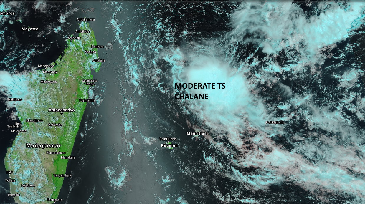 Capture du satellite NPP à 14h18. La RÉUNION et MADA(majorité) sont encore dans une zone sèche à l'avant de la Tempête. Les nuages commencent à taquiner MAURICE. NOAA.PH.