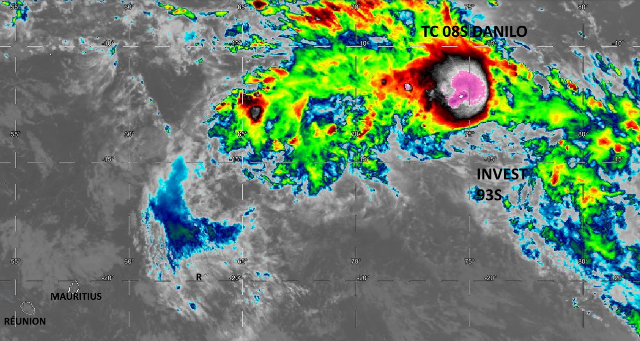 03/14UTC. AT 12UTC INVEST 93S WAS LOCATED APPROXIMATELY  370KM TO THE SOUTH-SOUTHEAST OF TC 08S AND GLOBAL SEA LEVEL PRESSURE FIELDS  INDICATE THAT THE BINARY INTERACTION BETWEEN THE TWO SYSTEMS HAS  BEGUN.