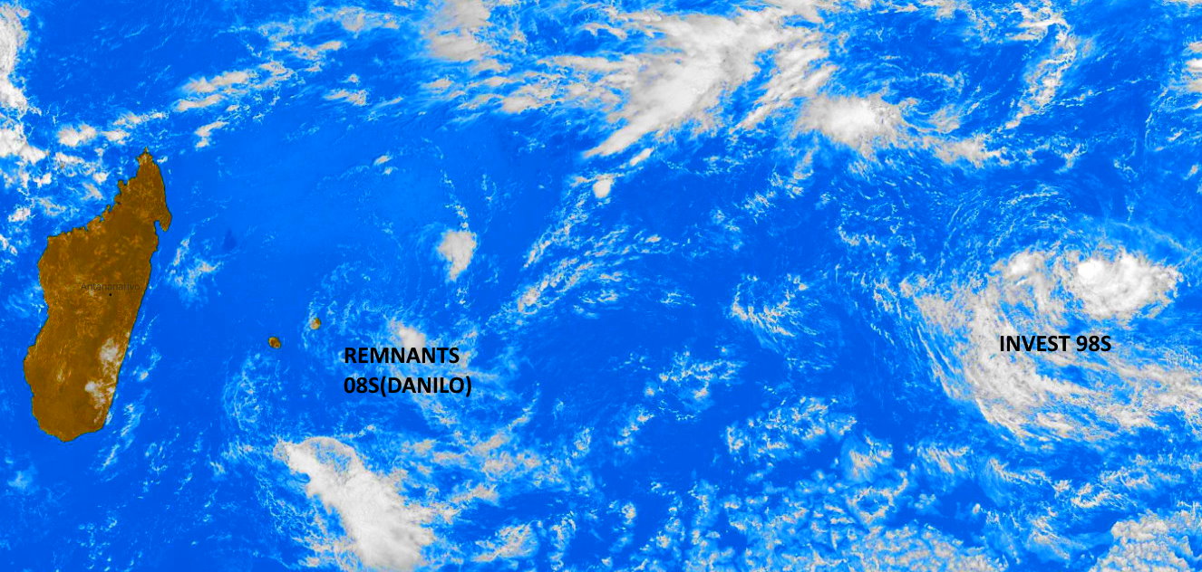 10/0645UTC. THE 2 WEAK SYSTEMS ARE 3750KM APART. 10/0645UTC. THE 2 WEAK SYSTEMS ARE 3750KM APART.