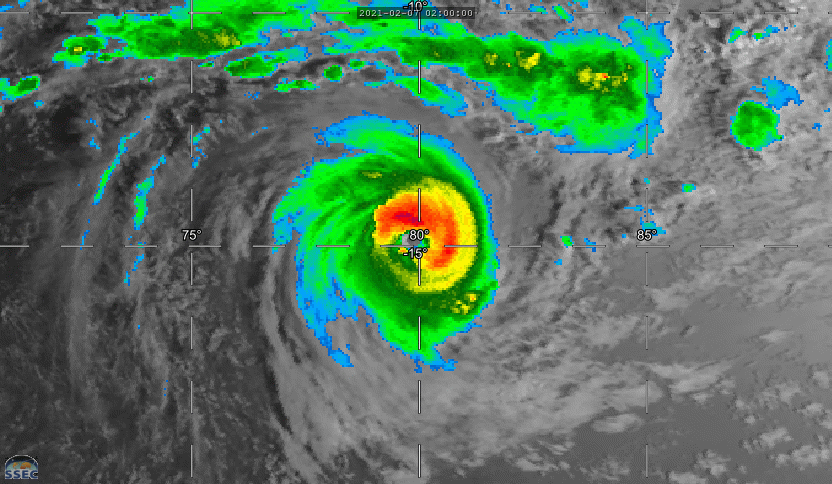 19S(FARAJI). 07/09UTC LOOP. ANIMATED MULTISPECTRAL SATELLITE IMAGERY (MSI) DEPICTS TIGHTLY CURVED SPIRAL BANDS OF DEEP CONVECTION WRAPPING INTO A 45 KM DIAMETER EYE. THE PRESENCE OF THE EYE FEATURE LENDS OVERALL HIGH CONFIDENCE IN THE CURRENT POSITION, WHICH HAS REMAINED QUASI STATIONARY OVER THE PAST 12 HOURS. CLICK TO ANIMATE.