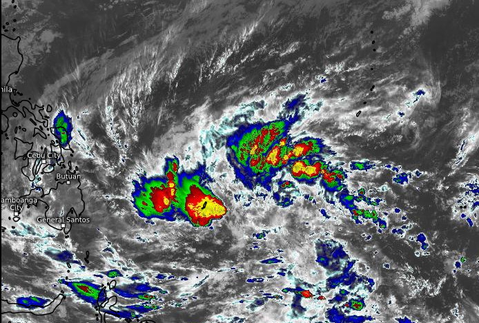 INVEST 91W. 16/1710UTC. ANIMATED ENHANCED INFRARED (EIR)  SATELLITE IMAGERY AND A 160927Z SSMIS 91GHZ SATELLITE IMAGE DEPICT  FORMATIVE CONVECTIVE BANDING BEGINNING TO WRAP INTO AN OBSCURED LOW  LEVEL CIRCULATION CENTER (LLCC).