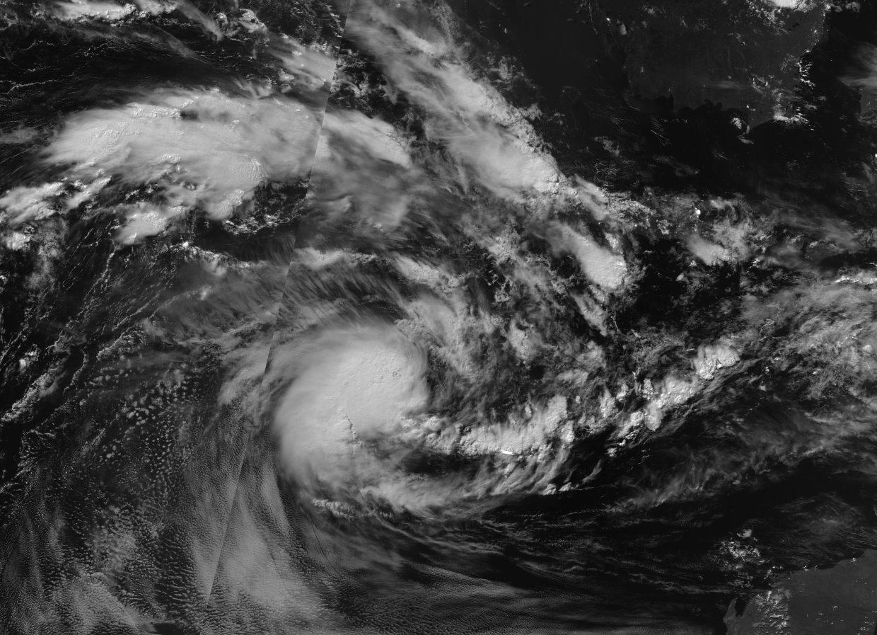 INVEST 98S BEFORE BEING NUMBERED TC 22S. 25/18UTC. NPP MOONLIGHT VISIBLE.