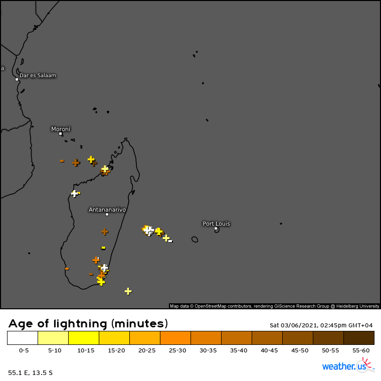 06/14h45. Détection des orages. En blanc ceux détectés dans les 5minutes. A comparer avec l'image satellite plus haut.