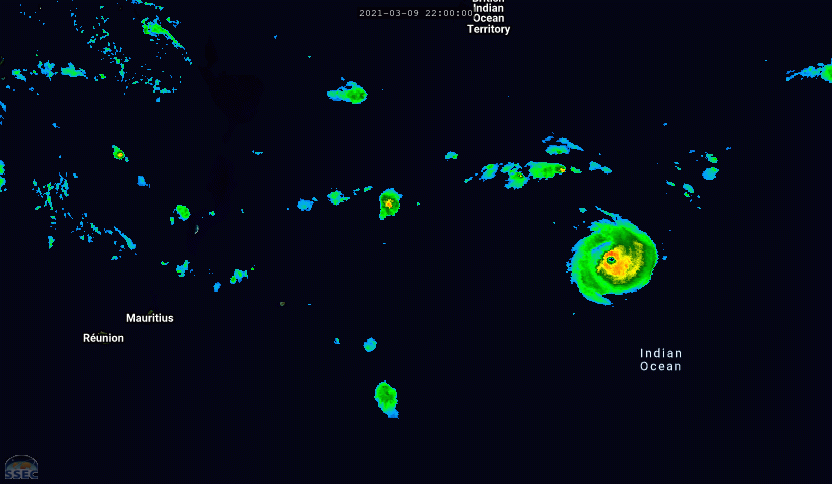 24S(HABANA). 10/04UTC. 6H ANIMATION. THE CYCLONE IS INTENSIFYING RAPIDLY FAR TO THE EAST-NORHTEAST OF THE MASCARENE ISLANDS. THE EYE IS SHARPER AND CONVECTION SURROUNDING IT IS MORE INTENSE. A COMPLETE BULLETIN WILL BE ISSUED NEAR 10/10UTC. CLICK TO ANIMATE IF NECESSARY.