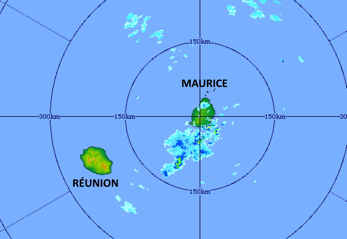 15/11h11. Plan large de l'image précédente. Les pluies orageuses se trouvent au large au Sud de MAURICE avec encore quelques foyers tout près des côtes Sud-Est. MMS/Vacoas