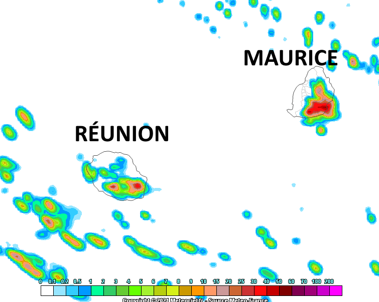 Les régions Sud et Est des ILES SOEURS seront encore les zones les plus exposées au risque de fortes précipitations orageuses Mardi après-midi. Simulation du modèle Arome de Météo France. MCIEL.