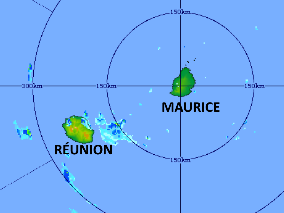 Image radar(TAC/Maurice) de 18h41 ce Lundi. Des averses éclatent encore sur le Nord-Est et le Nord-Ouest de la RÉUNION. Le calme est revenu sur MAURICE. MMS/Vacoas.