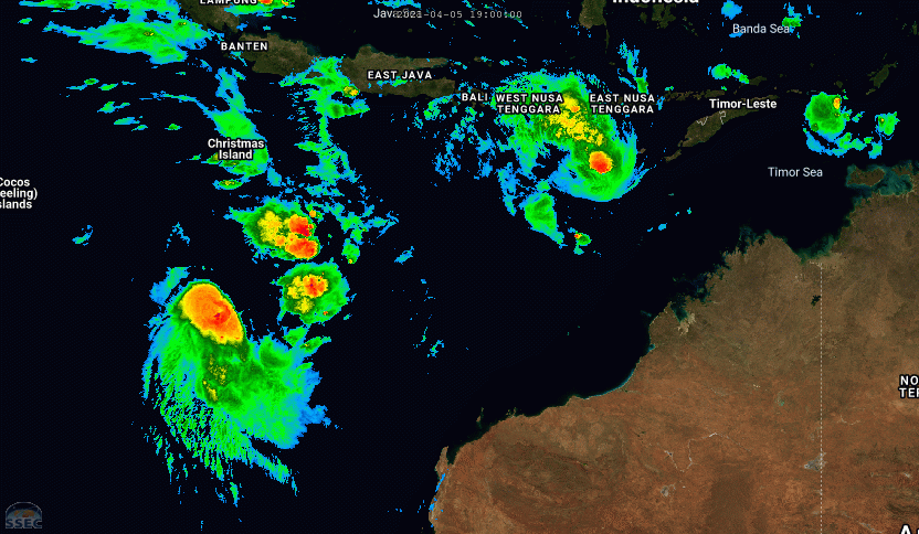 06/02UTC. 7H LOOP. TC 26S(SEROJA) ON THE RIGHT AND TC 27S. IF NEEDED CLICL TO ANIMATE. 06/02UTC. 7H LOOP. TC 26S(SEROJA) ON THE RIGHT AND TC 27S. IF NEEDED CLICL TO ANIMATE.