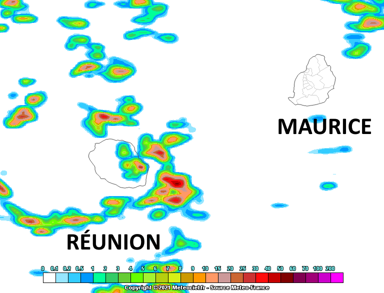 Ls résidus de la ligne d'instabilité situés sur la zone de MAURICE ce Mercredi matin pourraient s'activer quelque peu la nuit prochaine au large de Sainte Rose/RÉUNION. Arome. MFRANCE. MCIEL.