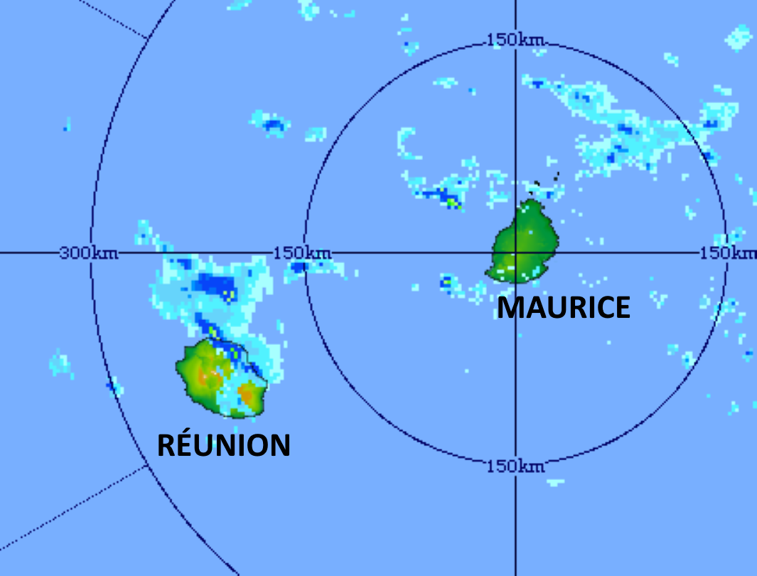 05h51 ce Vendredi matin. Le Nord et l'Est de la RÉUNION sont "attaqués" par des bandes pluvieuses qui s'activent dans le voisinage de l'île. Radar de TAC. MMS/Vacoas.