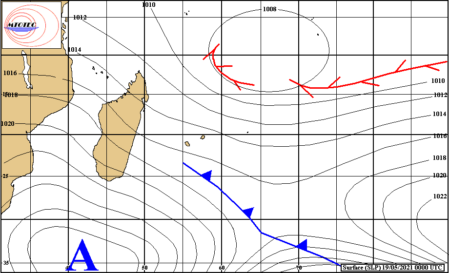 Analyse de la situation de surface ce Mercredi à 4heures. L'arrivée par le Sud-Ouest de l'anticyclone(A,1029hpa) provoque un net renforcement du vent sur la zone des ILES SOEURS. Jeudi le vent se renforce encore par effet de gradient entre l'anticyclone et une zone de Basses Pressions (90S) surveillée depuis quelques jours dans la zone de Diégo Garcia. Cette zone de BP se rapproche des Iles Agaléga où le temps est perturbé avec de fortes rafales. Carte: MTOTEC.